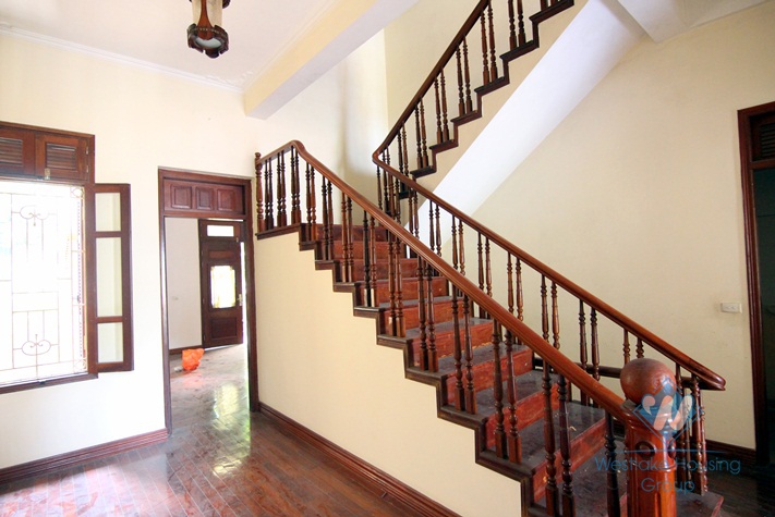 Cheap house for rent in the heart of Tay Ho over 400 sqm usage area